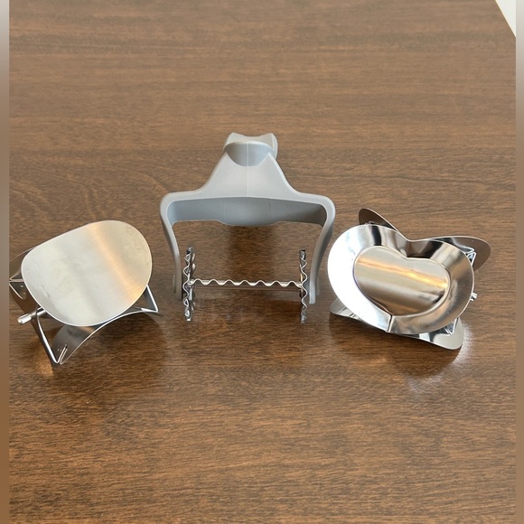 PAMPERED CHEF ROLLING COOKIE CUTTER #1442 ~ CIRCLE HEART FLUTED ATTACHMENTS - Picture 5 of 5